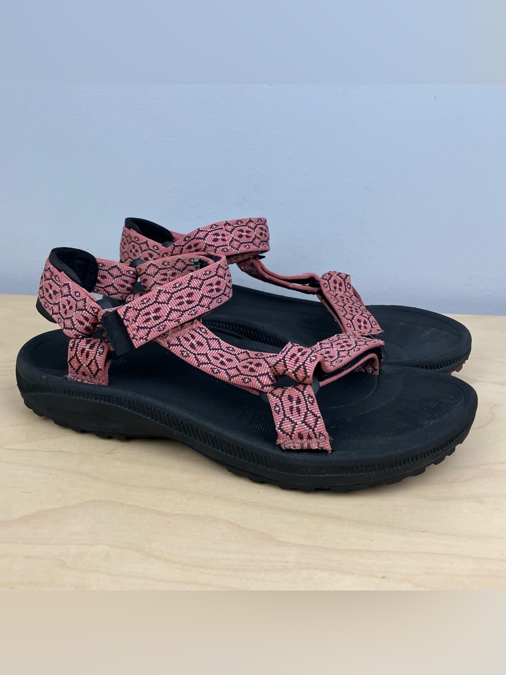 Teva Kids Girls Size 5.0 Hurricane Sport Strappy Hiking Sandals Pink & Black